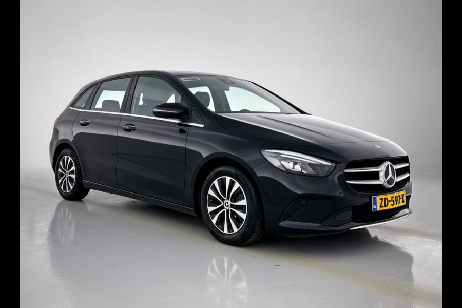 Mercedes-Benz B-Klasse 180 Business Solution | Achteruitrijcamera | Lichtmetalen velgen | Navigatie | Parking support | Trekhaak | Electrisch achterklep Inclusief 24 maanden MB Certified garantie voor Europa.