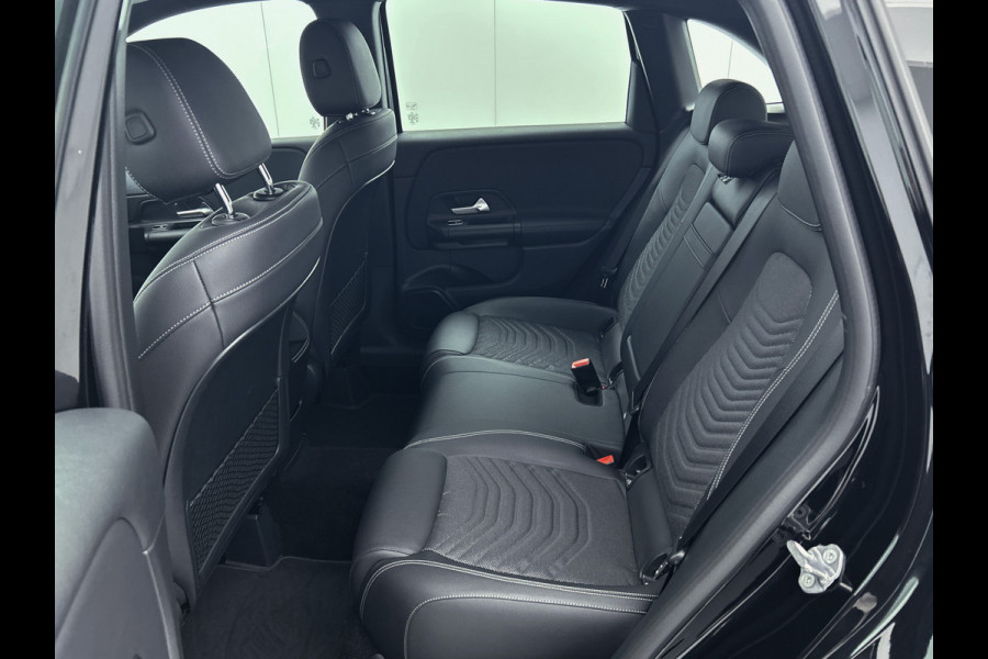 Mercedes-Benz B-Klasse 180 Business Solution | Achteruitrijcamera | Lichtmetalen velgen | Navigatie | Parking support | Trekhaak | Electrisch achterklep Inclusief 24 maanden MB Certified garantie voor Europa.