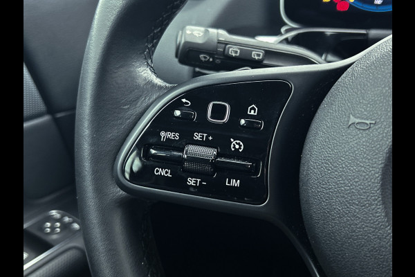Mercedes-Benz B-Klasse 180 Business Solution | Achteruitrijcamera | Lichtmetalen velgen | Navigatie | Parking support | Trekhaak | Electrisch achterklep Inclusief 24 maanden MB Certified garantie voor Europa.