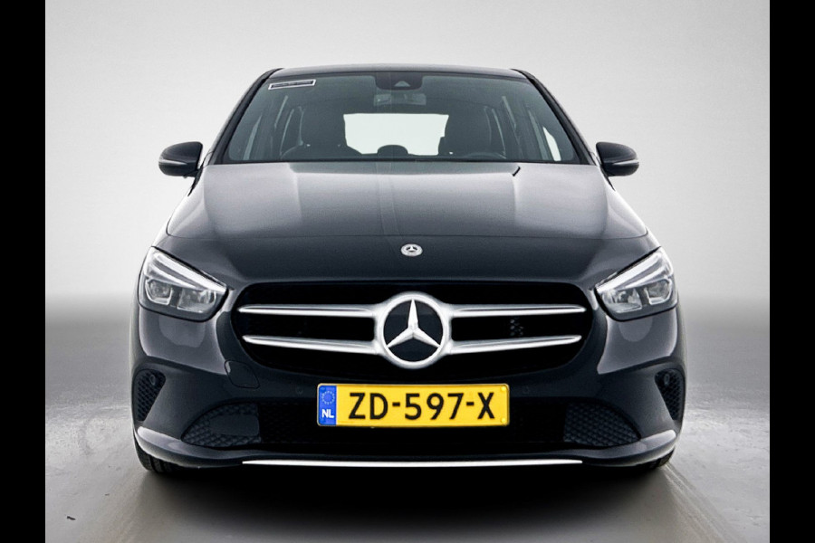 Mercedes-Benz B-Klasse 180 Business Solution | Achteruitrijcamera | Lichtmetalen velgen | Navigatie | Parking support | Trekhaak | Electrisch achterklep Inclusief 24 maanden MB Certified garantie voor Europa.