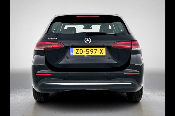 Mercedes-Benz B-Klasse 180 Business Solution | Achteruitrijcamera | Lichtmetalen velgen | Navigatie | Parking support | Trekhaak | Electrisch achterklep Inclusief 24 maanden MB Certified garantie voor Europa.