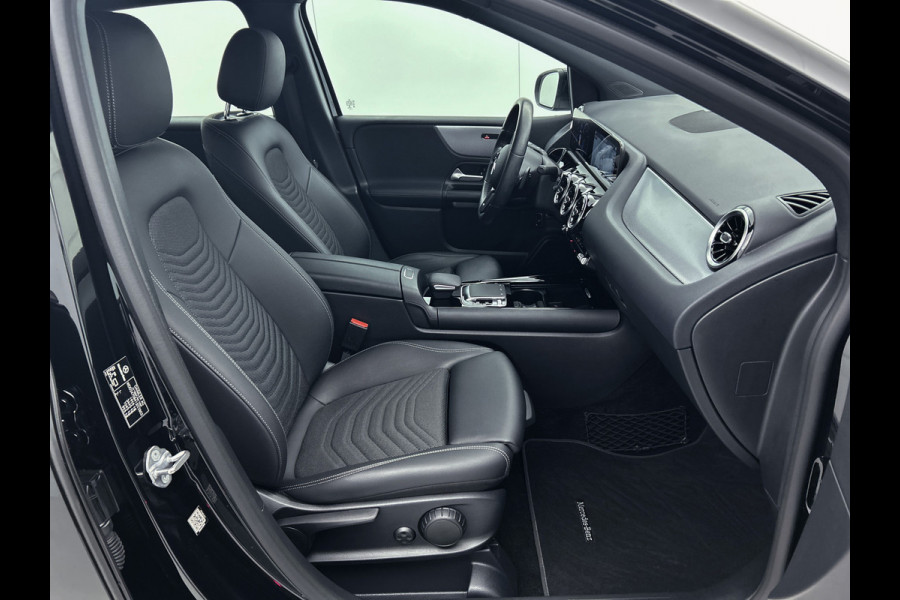 Mercedes-Benz B-Klasse 180 Business Solution | Achteruitrijcamera | Lichtmetalen velgen | Navigatie | Parking support | Trekhaak | Electrisch achterklep Inclusief 24 maanden MB Certified garantie voor Europa.