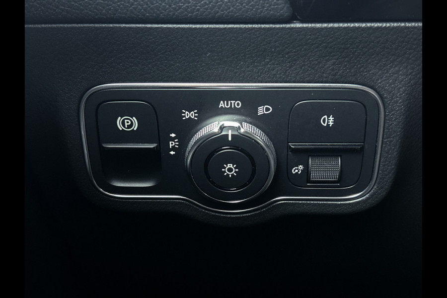 Mercedes-Benz B-Klasse 180 Business Solution | Achteruitrijcamera | Lichtmetalen velgen | Navigatie | Parking support | Trekhaak | Electrisch achterklep Inclusief 24 maanden MB Certified garantie voor Europa.