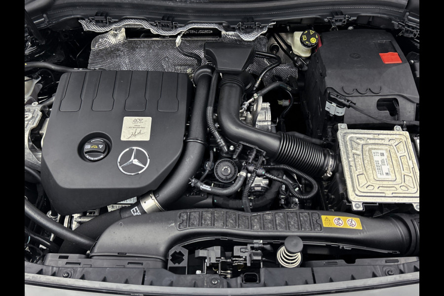 Mercedes-Benz B-Klasse 180 Business Solution | Achteruitrijcamera | Lichtmetalen velgen | Navigatie | Parking support | Trekhaak | Electrisch achterklep Inclusief 24 maanden MB Certified garantie voor Europa.