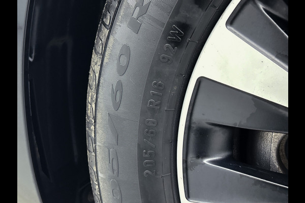 Mercedes-Benz B-Klasse 180 Business Solution | Achteruitrijcamera | Lichtmetalen velgen | Navigatie | Parking support | Trekhaak | Electrisch achterklep Inclusief 24 maanden MB Certified garantie voor Europa.