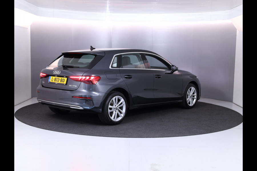 Audi A3 Sportback 30 TFSI Attitude 110PK Automaat | Navigatie | Parkeersensoren | Sportstoelen | 17" LM velgen |