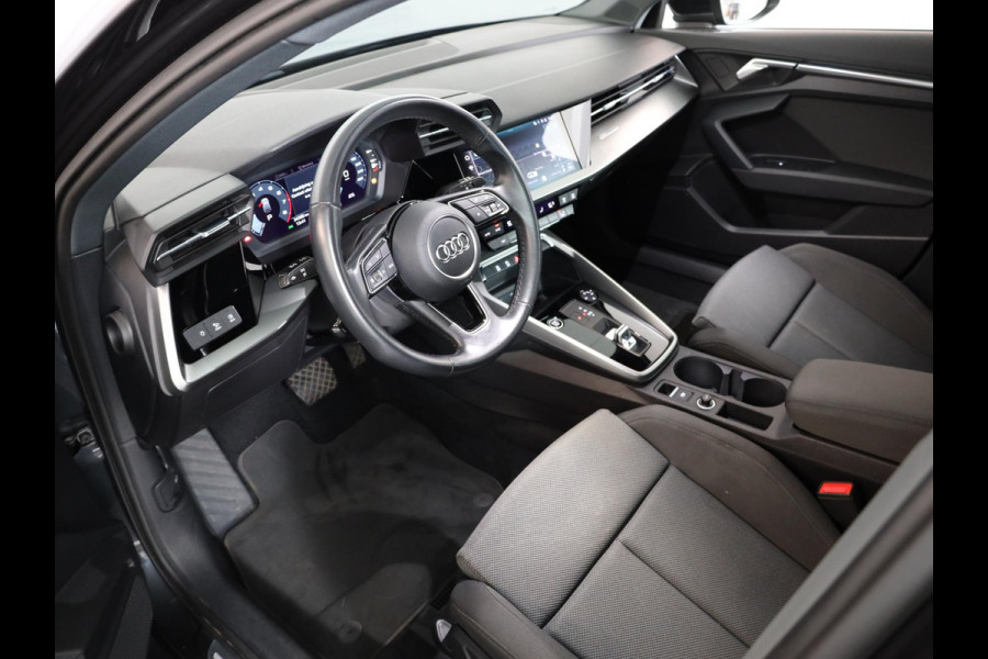 Audi A3 Sportback 30 TFSI Attitude 110PK Automaat | Navigatie | Parkeersensoren | Sportstoelen | 17" LM velgen |
