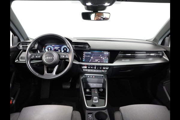 Audi A3 Sportback 30 TFSI Attitude 110PK Automaat | Navigatie | Parkeersensoren | Sportstoelen | 17" LM velgen |