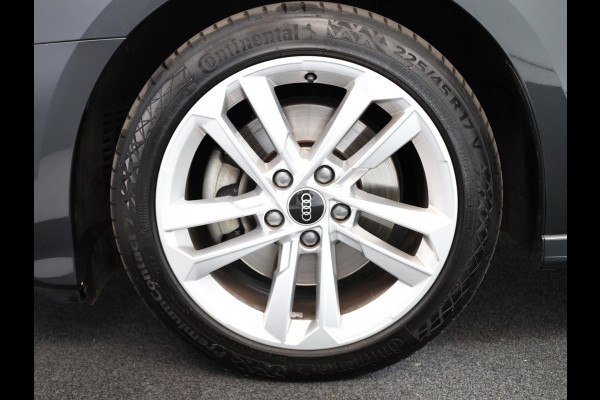 Audi A3 Sportback 30 TFSI Attitude 110PK Automaat | Navigatie | Parkeersensoren | Sportstoelen | 17" LM velgen |