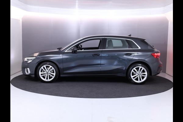 Audi A3 Sportback 30 TFSI Attitude 110PK Automaat | Navigatie | Parkeersensoren | Sportstoelen | 17" LM velgen |