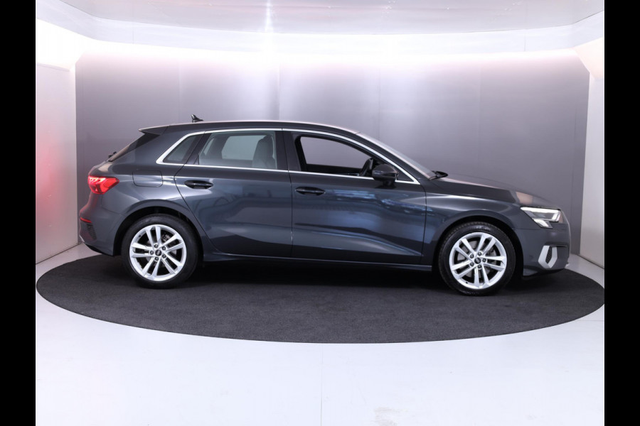 Audi A3 Sportback 30 TFSI Attitude 110PK Automaat | Navigatie | Parkeersensoren | Sportstoelen | 17" LM velgen |