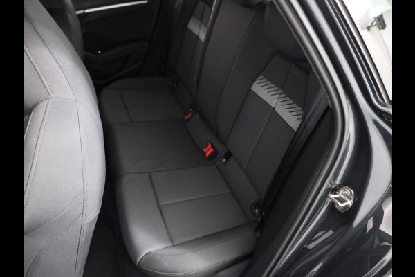 Audi A3 Sportback 30 TFSI Attitude 110PK Automaat | Navigatie | Parkeersensoren | Sportstoelen | 17" LM velgen |