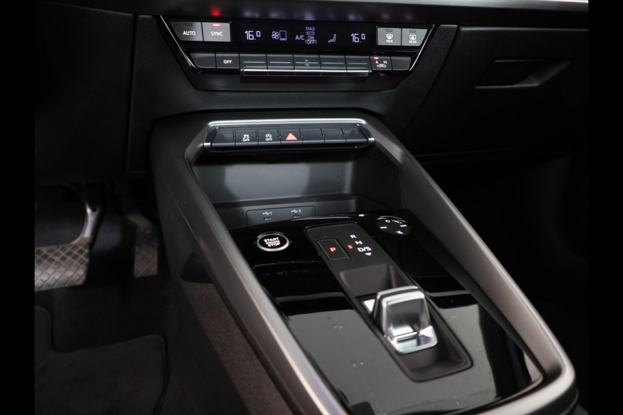 Audi A3 Sportback 30 TFSI Attitude 110PK Automaat | Navigatie | Parkeersensoren | Sportstoelen | 17" LM velgen |