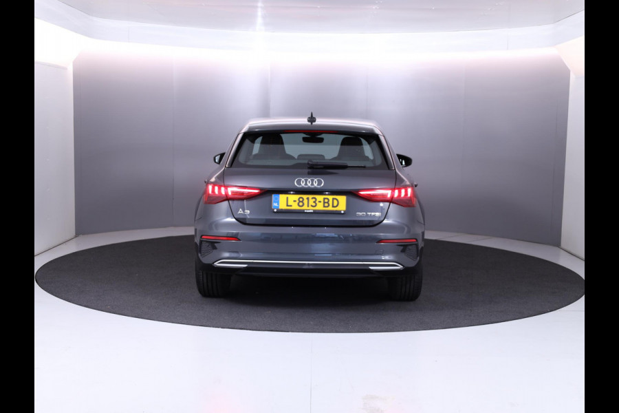 Audi A3 Sportback 30 TFSI Attitude 110PK Automaat | Navigatie | Parkeersensoren | Sportstoelen | 17" LM velgen |