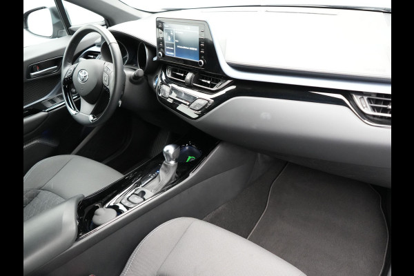 Toyota C-HR 2.0 Hybrid Dynamic 184pk | Dode Hoek | Camera | Carplay | Stoelen/Stuur Verwarming | DAB | Led | Keyless | 18"L.M |