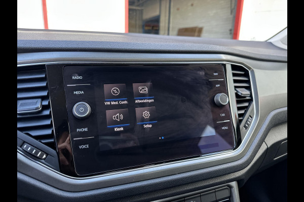 Volkswagen T-Roc 1.5 TSI Style  | automaat | trekhaak|  Active Info Display | LED koplampen