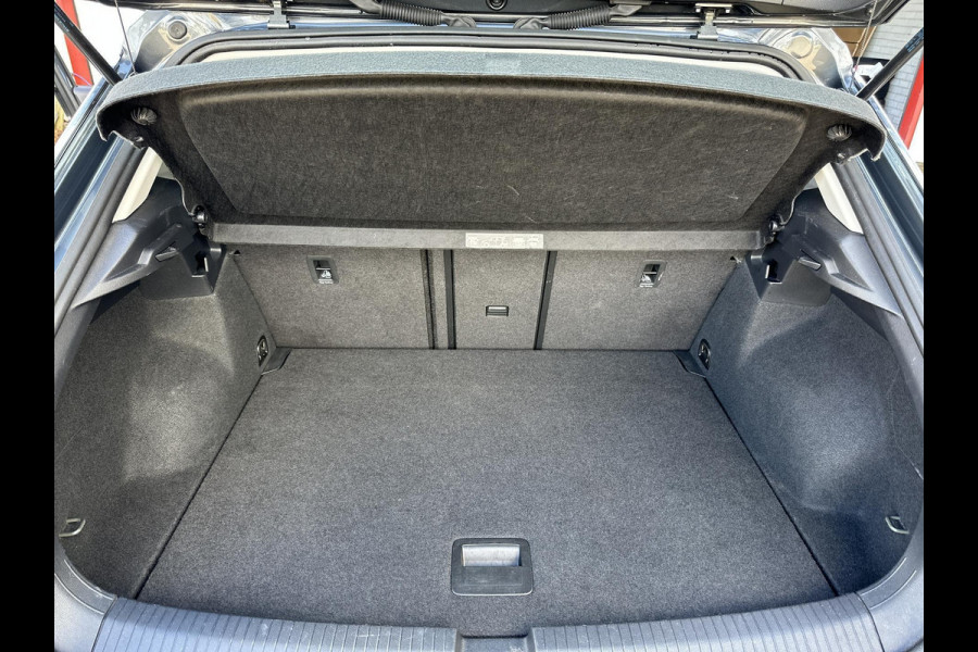 Volkswagen T-Roc 1.5 TSI Style  | automaat | trekhaak|  Active Info Display | LED koplampen