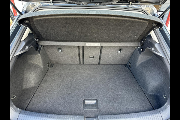 Volkswagen T-Roc 1.5 TSI Style  | automaat | trekhaak|  Active Info Display | LED koplampen