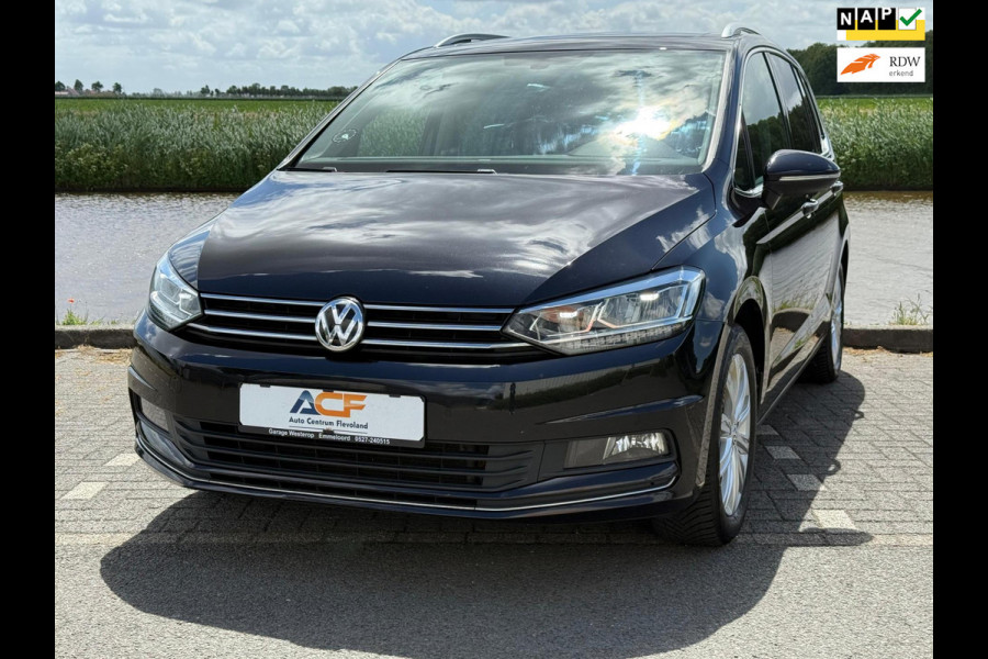 Volkswagen Touran 1.5 TSI Highline 7p / PANODAK / TREKHAAK / NAVI / LED / ETC..