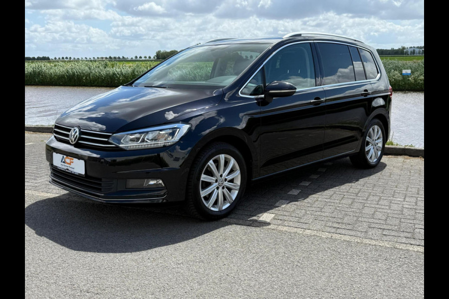 Volkswagen Touran 1.5 TSI Highline 7p / PANODAK / TREKHAAK / NAVI / LED / ETC..