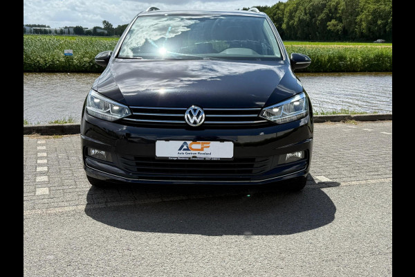 Volkswagen Touran 1.5 TSI Highline 7p / PANODAK / TREKHAAK / NAVI / LED / ETC..