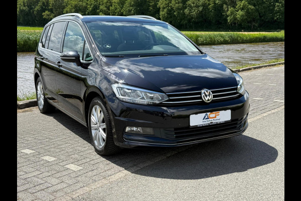 Volkswagen Touran 1.5 TSI Highline 7p / PANODAK / TREKHAAK / NAVI / LED / ETC..