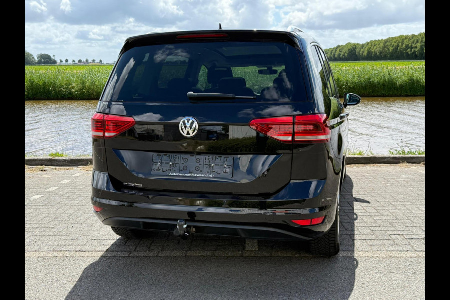 Volkswagen Touran 1.5 TSI Highline 7p / PANODAK / TREKHAAK / NAVI / LED / ETC..