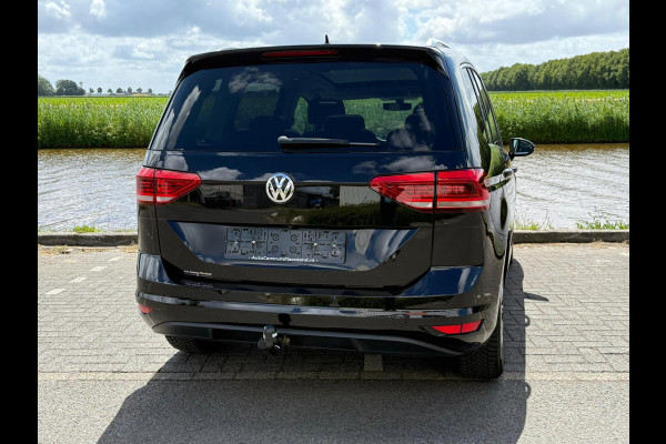 Volkswagen Touran 1.5 TSI Highline 7p / PANODAK / TREKHAAK / NAVI / LED / ETC..