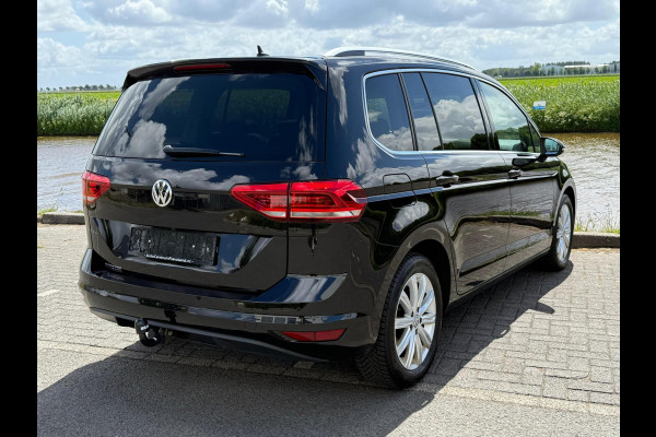 Volkswagen Touran 1.5 TSI Highline 7p / PANODAK / TREKHAAK / NAVI / LED / ETC..