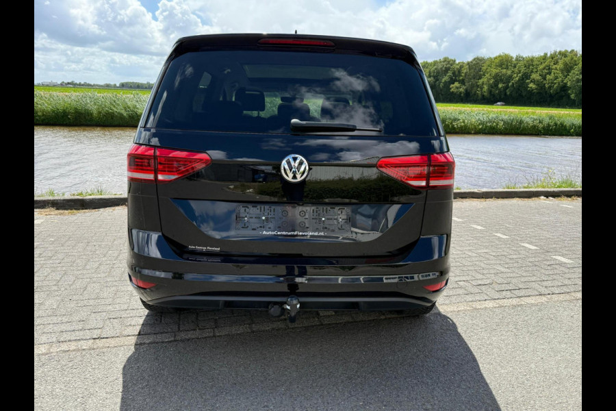Volkswagen Touran 1.5 TSI Highline 7p / PANODAK / TREKHAAK / NAVI / LED / ETC..