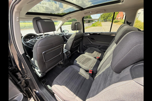 Volkswagen Touran 1.5 TSI Highline 7p / PANODAK / TREKHAAK / NAVI / LED / ETC..
