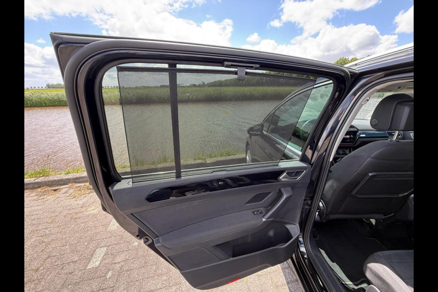 Volkswagen Touran 1.5 TSI Highline 7p / PANODAK / TREKHAAK / NAVI / LED / ETC..