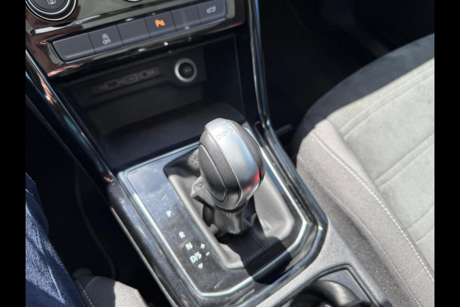 Volkswagen Touran 1.5 TSI Highline 7p / PANODAK / TREKHAAK / NAVI / LED / ETC..
