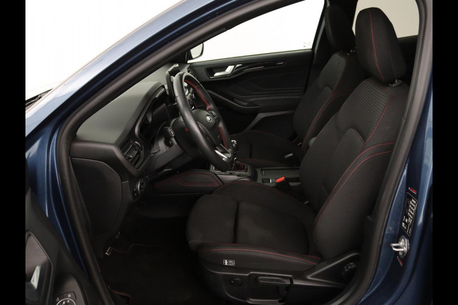 Ford Focus 1.0 EcoBoost ST Line X | Panoramadak | Stoel & stuurverwarming | Adaptive cruise | Camera | Carplay | Full LED | Trekhaak | Climate control | Navigatie
