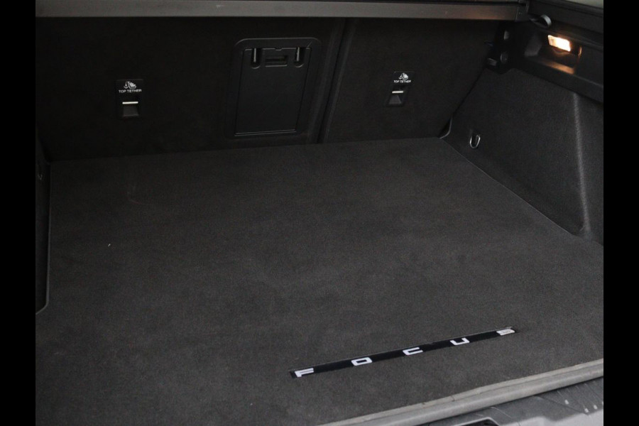 Ford Focus 1.0 EcoBoost ST Line X | Panoramadak | Stoel & stuurverwarming | Adaptive cruise | Camera | Carplay | Full LED | Trekhaak | Climate control | Navigatie
