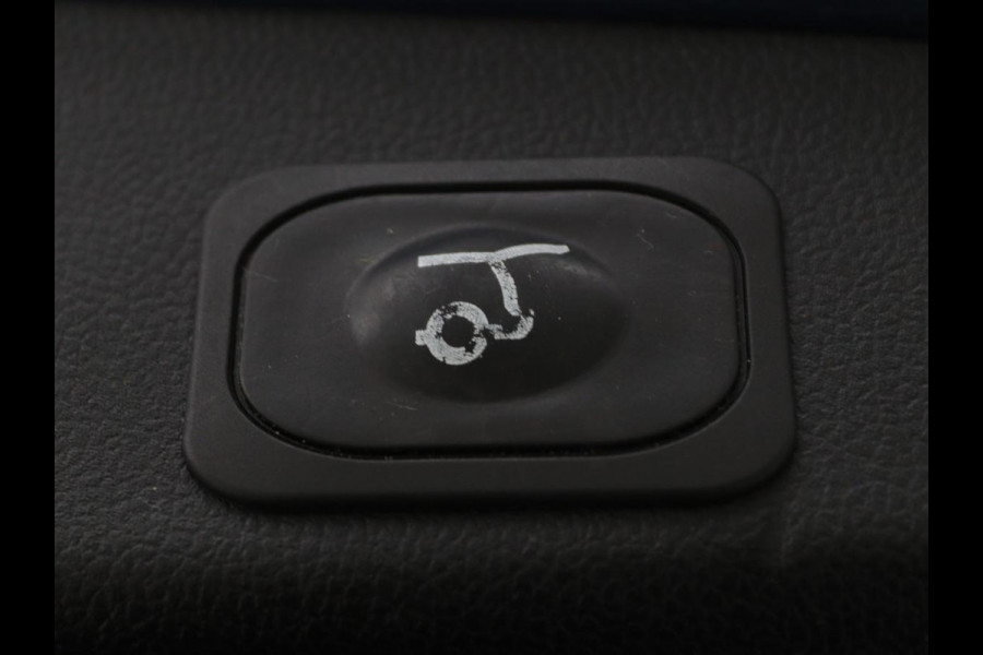 Ford Focus 1.0 EcoBoost ST Line X | Panoramadak | Stoel & stuurverwarming | Adaptive cruise | Camera | Carplay | Full LED | Trekhaak | Climate control | Navigatie