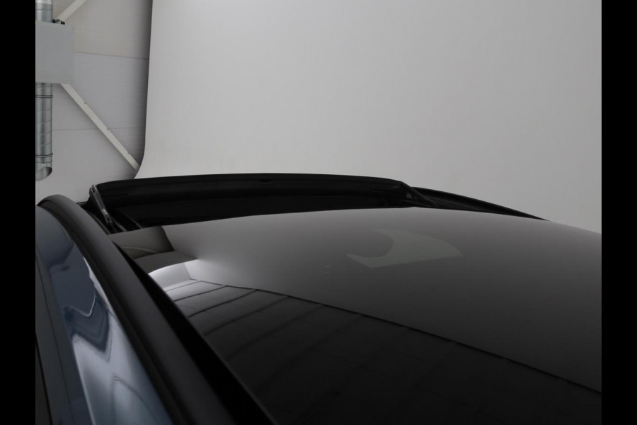 Ford Focus 1.0 EcoBoost ST Line X | Panoramadak | Stoel & stuurverwarming | Adaptive cruise | Camera | Carplay | Full LED | Trekhaak | Climate control | Navigatie