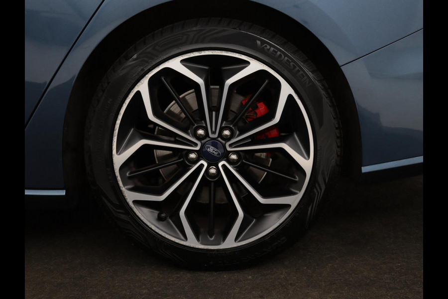 Ford Focus 1.0 EcoBoost ST Line X | Panoramadak | Stoel & stuurverwarming | Adaptive cruise | Camera | Carplay | Full LED | Trekhaak | Climate control | Navigatie