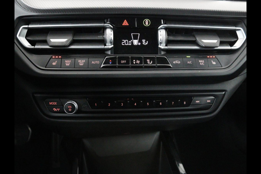 BMW 2 Serie Gran Coupé 218i M Sport | Stoelverwarming | Adaptive cruise | Carplay | Trekhaak | Sportstoelen | DAB | Half leder | Live Cockpit | Climate control