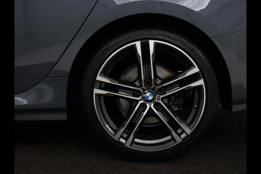 BMW 2 Serie Gran Coupé 218i M Sport | Stoelverwarming | Adaptive cruise | Carplay | Trekhaak | Sportstoelen | DAB | Half leder | Live Cockpit | Climate control