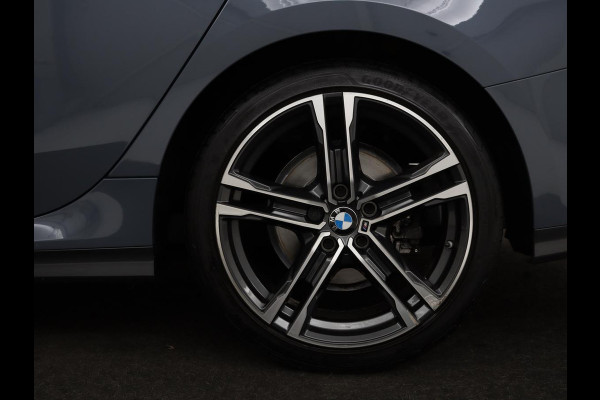 BMW 2 Serie Gran Coupé 218i M Sport | Stoelverwarming | Adaptive cruise | Carplay | Trekhaak | Sportstoelen | DAB | Half leder | Live Cockpit | Climate control