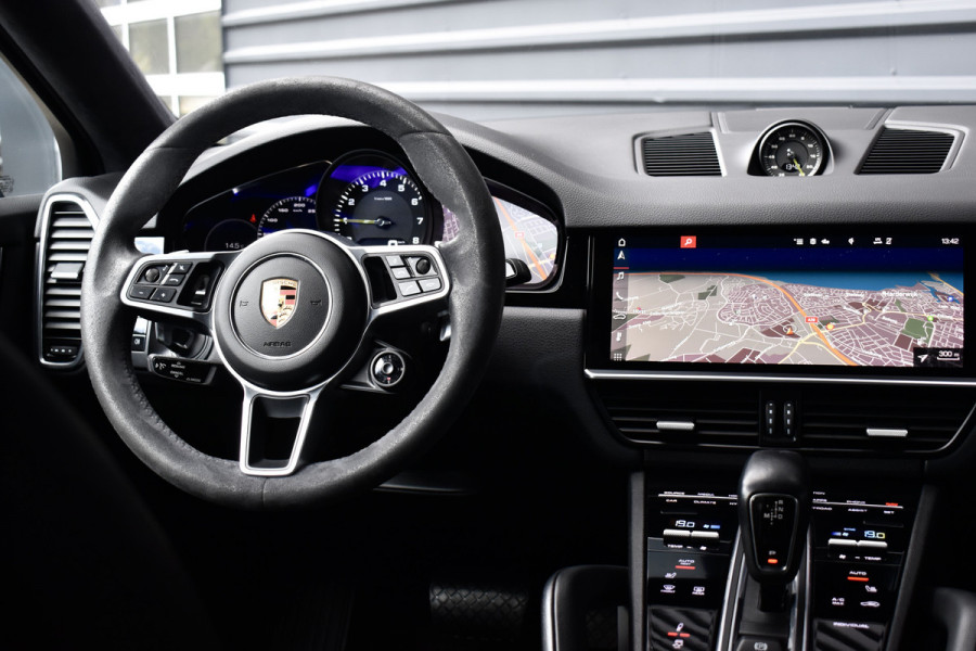 Porsche Cayenne Coupé 3.0 E-Hybrid 462pk Lightweight Package | Carbon Exterieur | Carbon Dak | 22'' GT Design Wielen | Sportuitlaat |