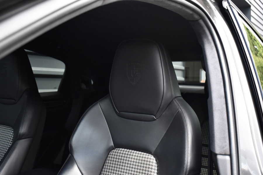 Porsche Cayenne Coupé 3.0 E-Hybrid 462pk Lightweight Package | Carbon Exterieur | Carbon Dak | 22'' GT Design Wielen | Sportuitlaat |