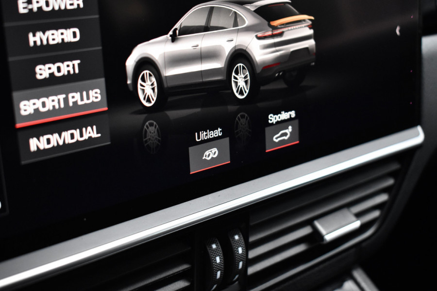 Porsche Cayenne Coupé 3.0 E-Hybrid 462pk Lightweight Package | Carbon Exterieur | Carbon Dak | 22'' GT Design Wielen | Sportuitlaat |