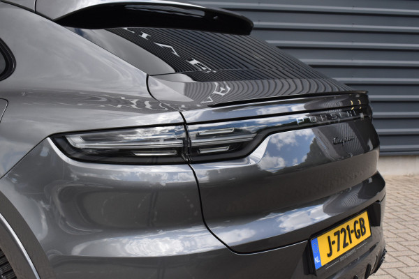 Porsche Cayenne Coupé 3.0 E-Hybrid 462pk Lightweight Package | Carbon Exterieur | Carbon Dak | 22'' GT Design Wielen | Sportuitlaat |