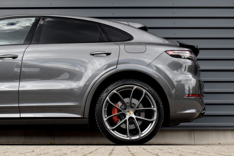Porsche Cayenne Coupé 3.0 E-Hybrid 462pk Lightweight Package | Carbon Exterieur | Carbon Dak | 22'' GT Design Wielen | Sportuitlaat |