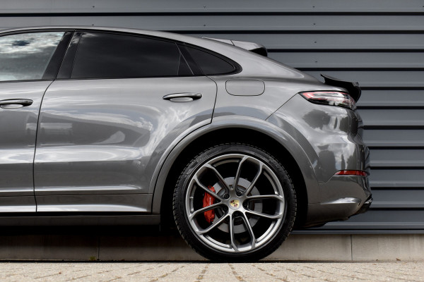 Porsche Cayenne Coupé 3.0 E-Hybrid 462pk Lightweight Package | Carbon Exterieur | Carbon Dak | 22'' GT Design Wielen | Sportuitlaat |