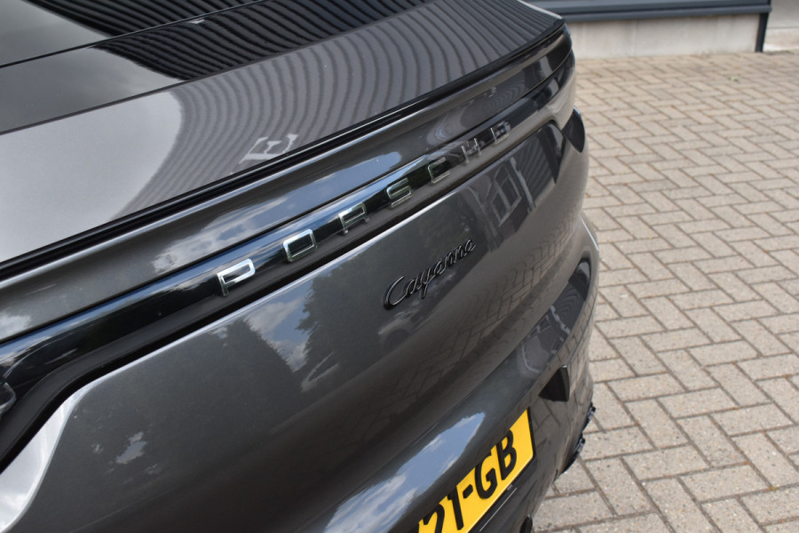 Porsche Cayenne Coupé 3.0 E-Hybrid 462pk Lightweight Package | Carbon Exterieur | Carbon Dak | 22'' GT Design Wielen | Sportuitlaat |