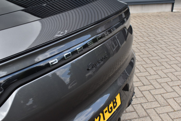 Porsche Cayenne Coupé 3.0 E-Hybrid 462pk Lightweight Package | Carbon Exterieur | Carbon Dak | 22'' GT Design Wielen | Sportuitlaat |