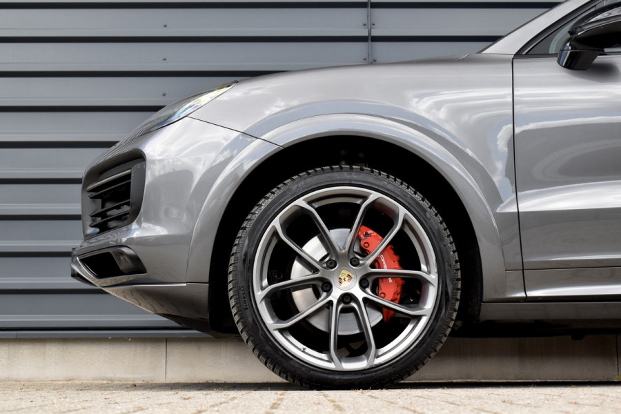Porsche Cayenne Coupé 3.0 E-Hybrid 462pk Lightweight Package | Carbon Exterieur | Carbon Dak | 22'' GT Design Wielen | Sportuitlaat |